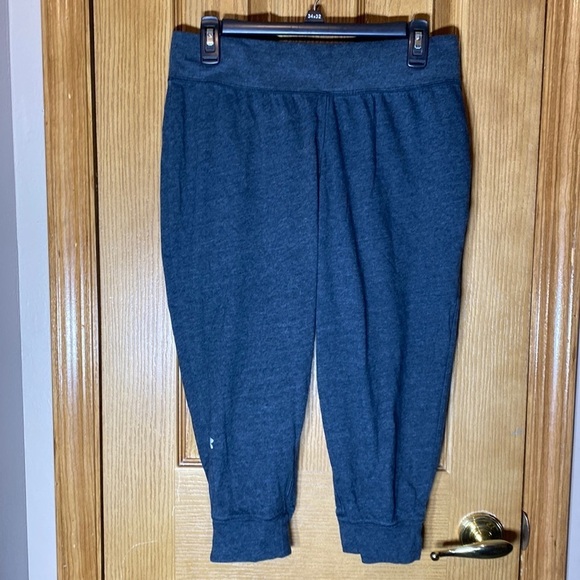 Under Armor capri heat gear loose fitting pants sweatpants size large gray​​​ - Picture 1 of 4